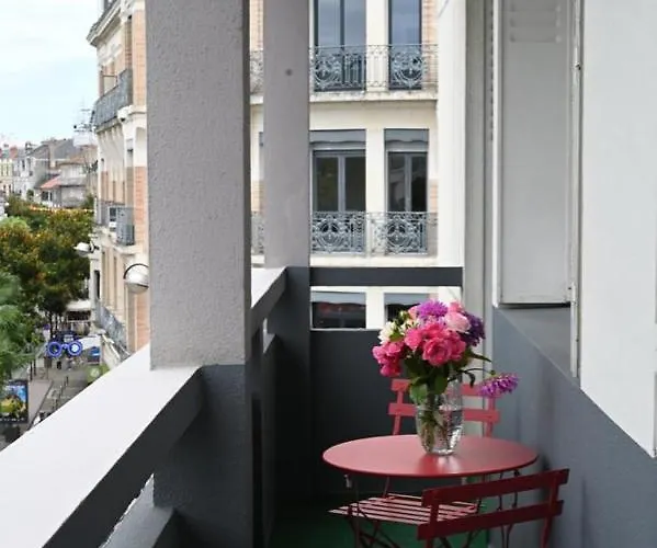 Апартаменты Grand Cosy-hyper Centre-place Verdun Тарб